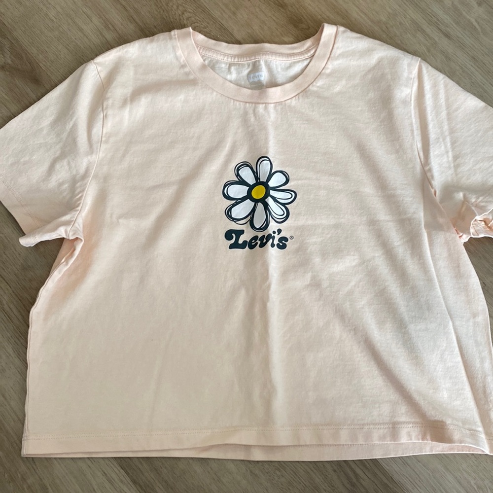 Used Short sleeve T-shirt, color Peach/Cream, Size S (US) Girls
